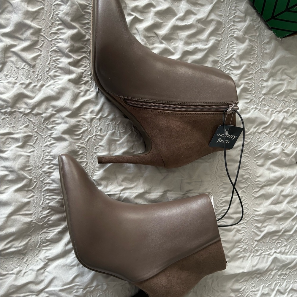 METAPHOR ANKLE BOOT.